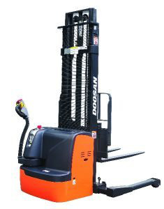 7 Series Walkie Stacker